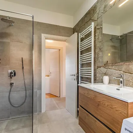 3 Bedroom Cozy In 公寓