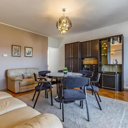 3 Bedroom Cozy In *