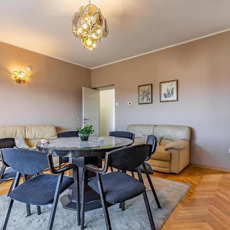 公寓 3 Bedroom Cozy In *